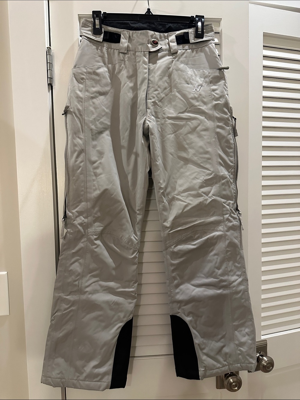 Women’s Light Gray Cargo Ski Pants with Technical Pockets